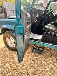 LAND ROVER DEFENDER 90