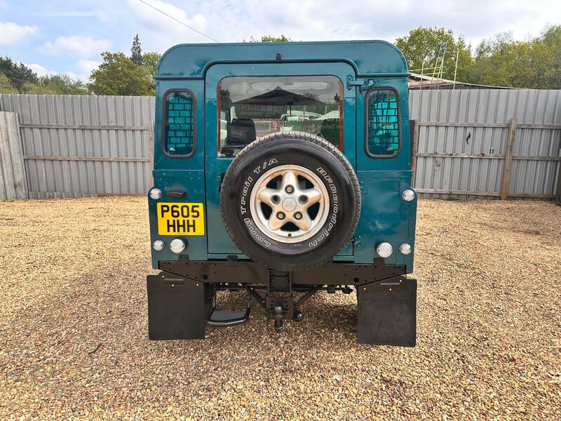 LAND ROVER DEFENDER 90