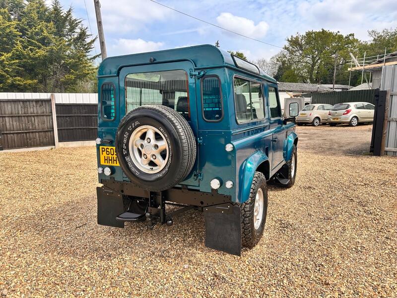 LAND ROVER DEFENDER 90
