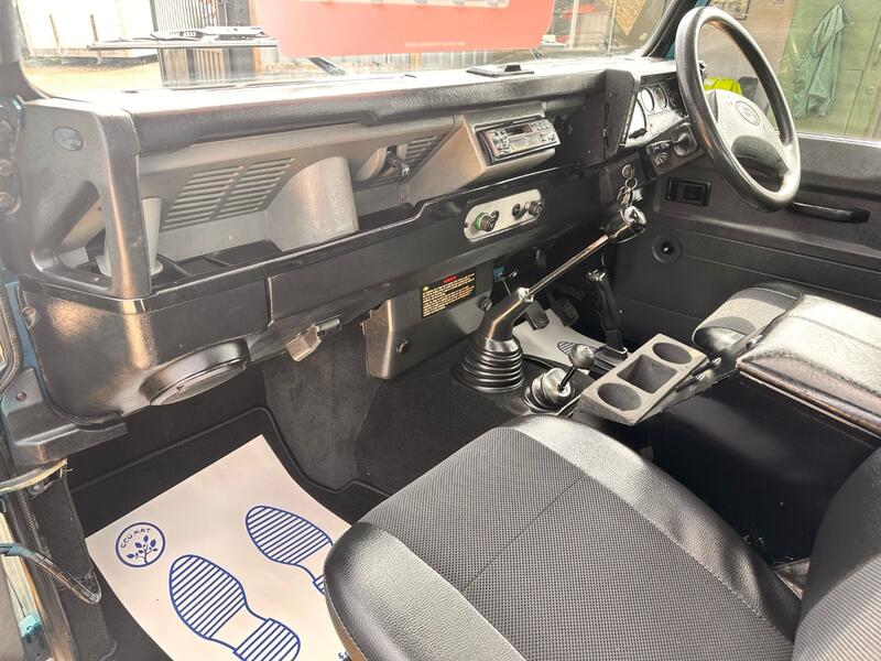 LAND ROVER DEFENDER 90