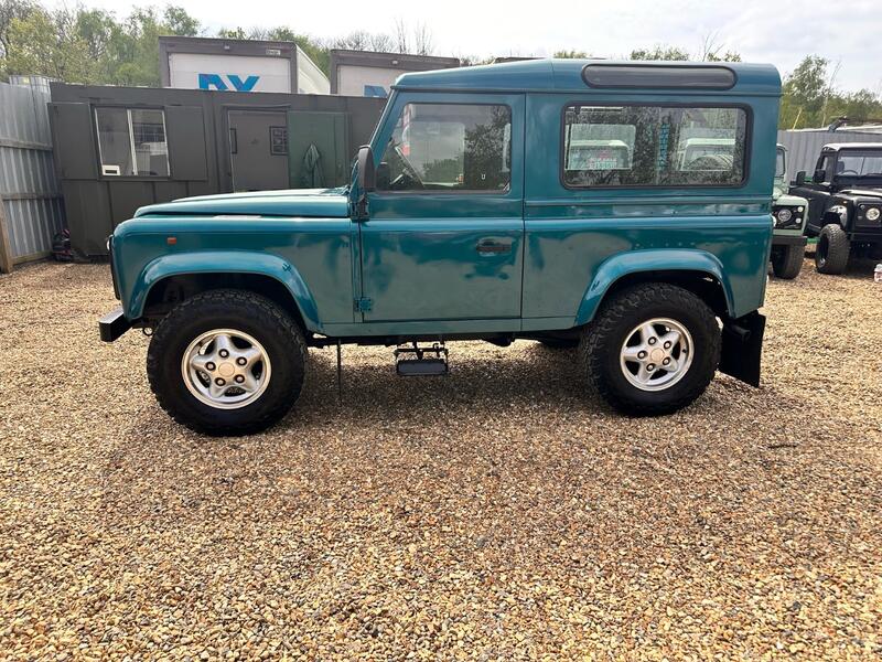 LAND ROVER DEFENDER 90