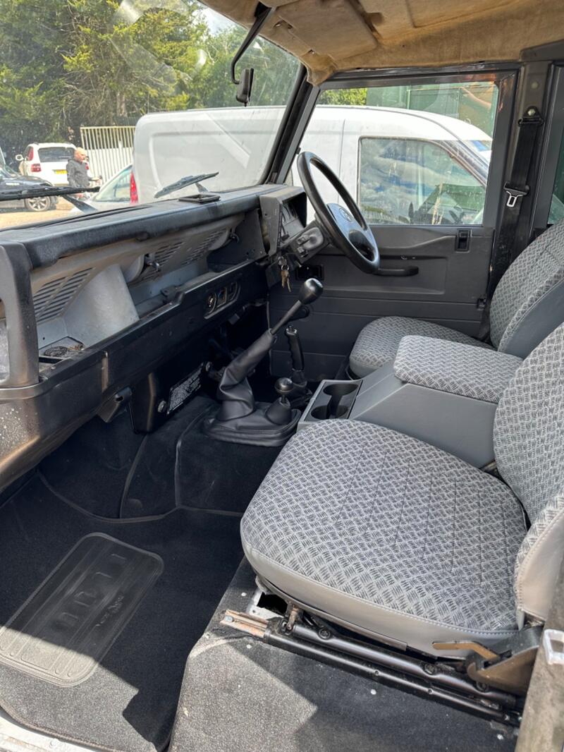 LAND ROVER DEFENDER 110