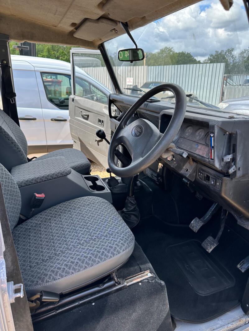 LAND ROVER DEFENDER 110
