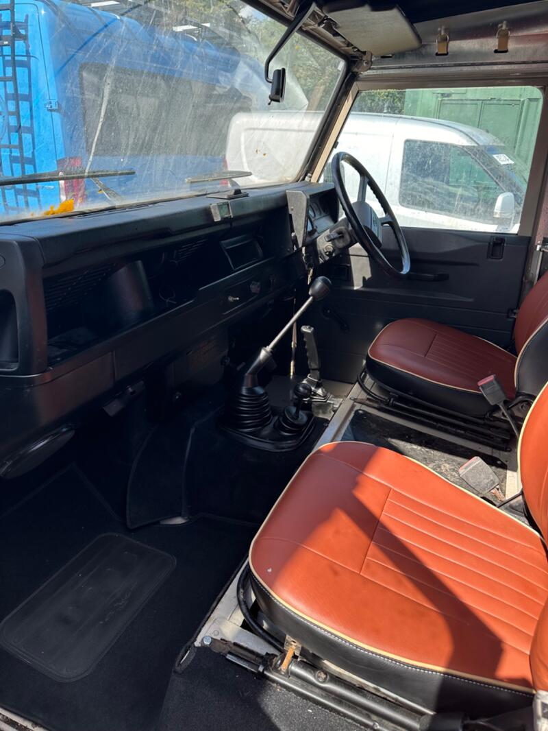 LAND ROVER 110