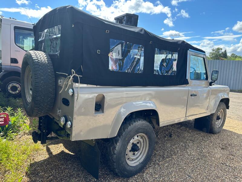 LAND ROVER 110
