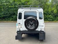 LAND ROVER DEFENDER 90