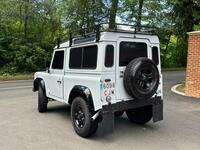 LAND ROVER DEFENDER 90