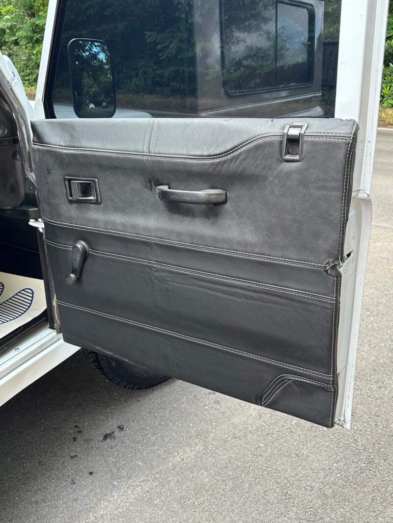 LAND ROVER DEFENDER 90