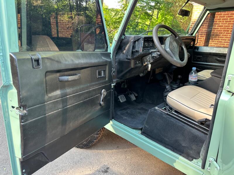 LAND ROVER DEFENDER 110