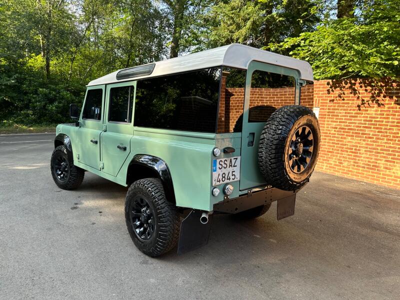 LAND ROVER DEFENDER 110