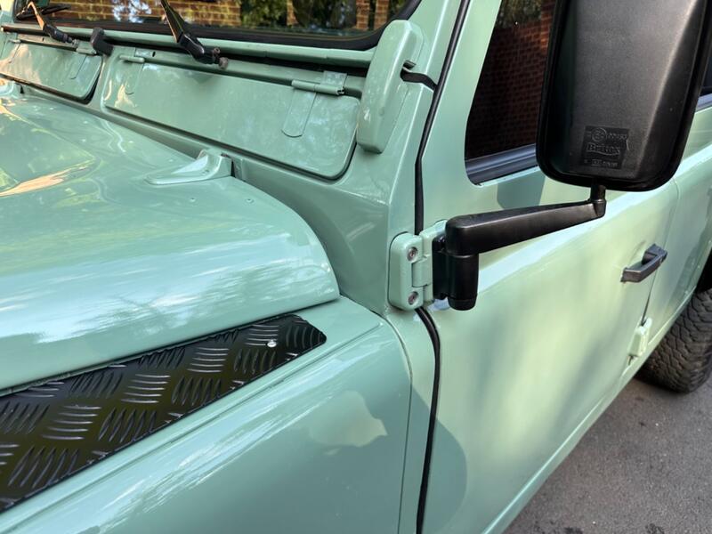 LAND ROVER DEFENDER 110