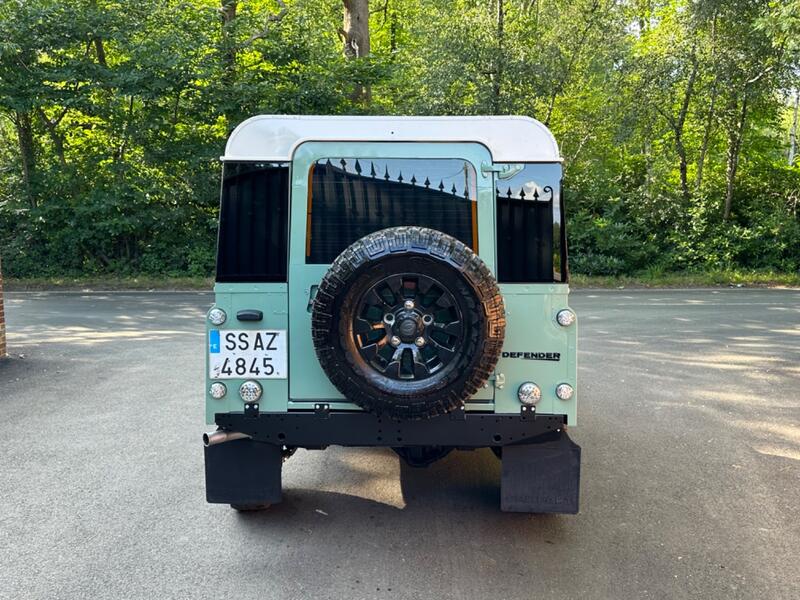 LAND ROVER DEFENDER 110