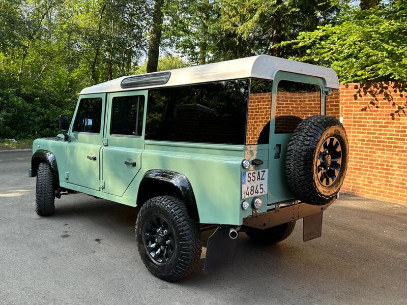 LAND ROVER DEFENDER 110