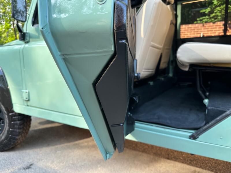 LAND ROVER DEFENDER 110