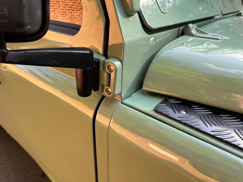LAND ROVER DEFENDER 110