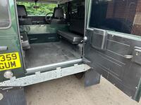 LAND ROVER DEFENDER 90