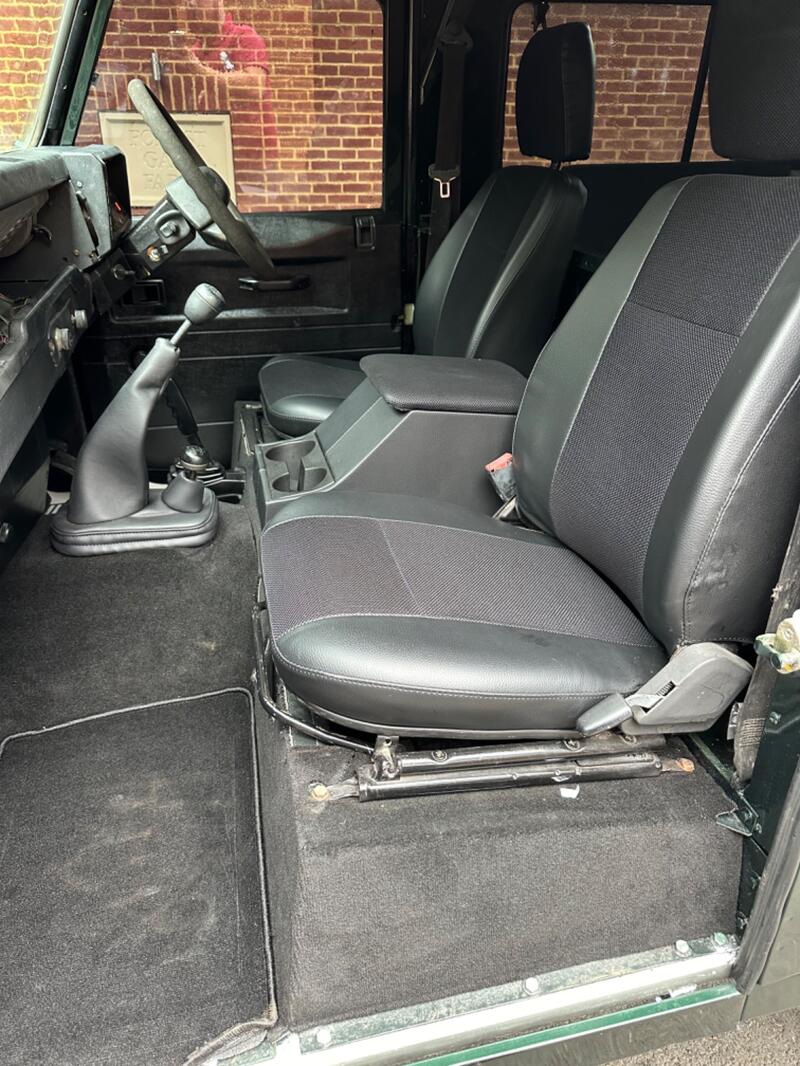 LAND ROVER DEFENDER 90