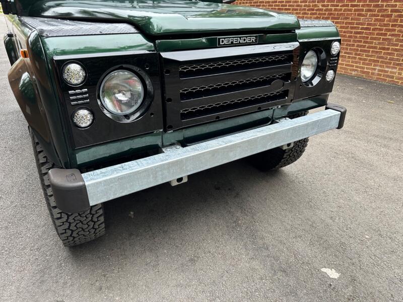 LAND ROVER DEFENDER 90