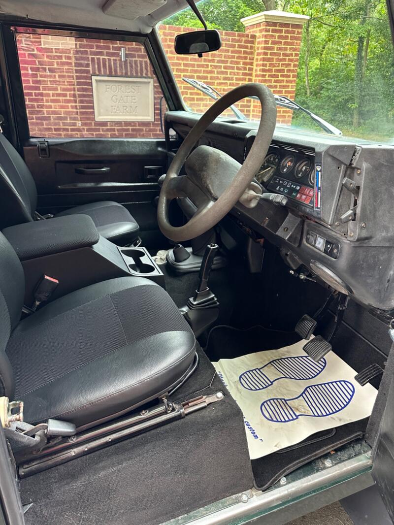 LAND ROVER DEFENDER 90