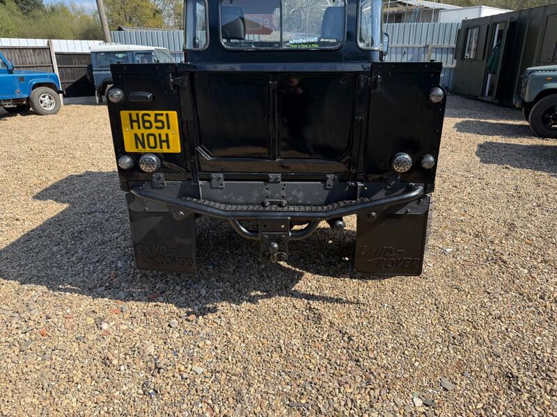 LAND ROVER DEFENDER 90
