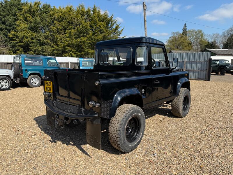 LAND ROVER DEFENDER 90
