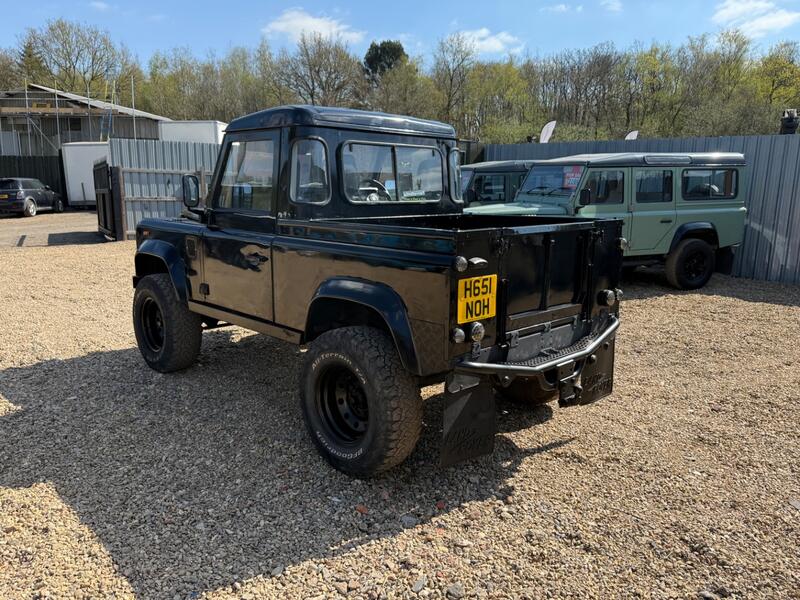 LAND ROVER DEFENDER 90