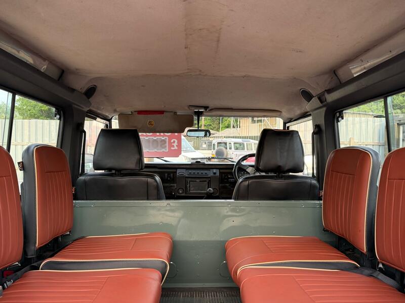 LAND ROVER DEFENDER 90