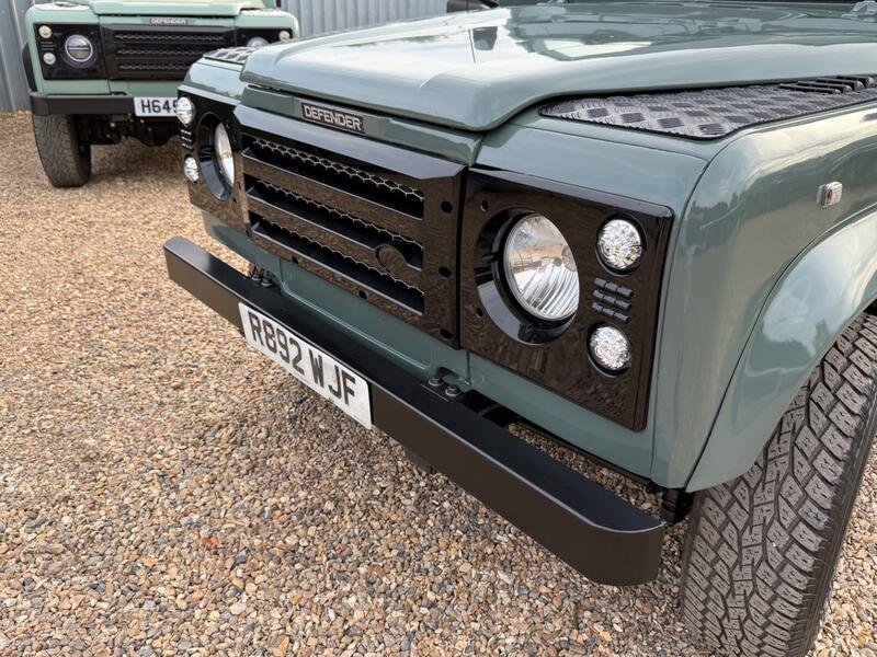 LAND ROVER DEFENDER 90