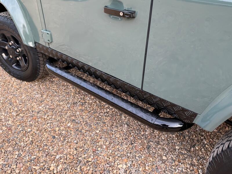 LAND ROVER DEFENDER 90