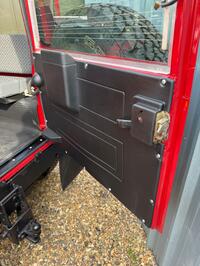 LAND ROVER DEFENDER 90