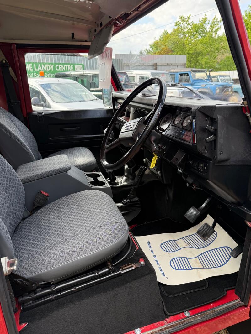 LAND ROVER DEFENDER 90