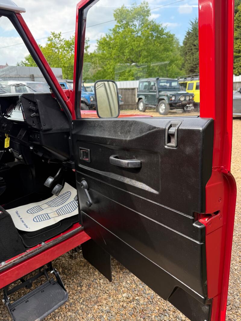 LAND ROVER DEFENDER 90