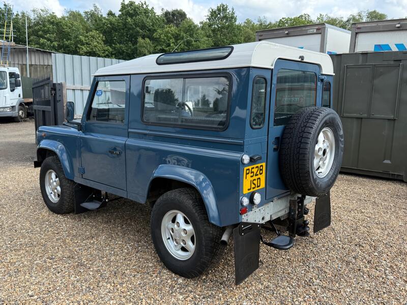 LAND ROVER DEFENDER 90