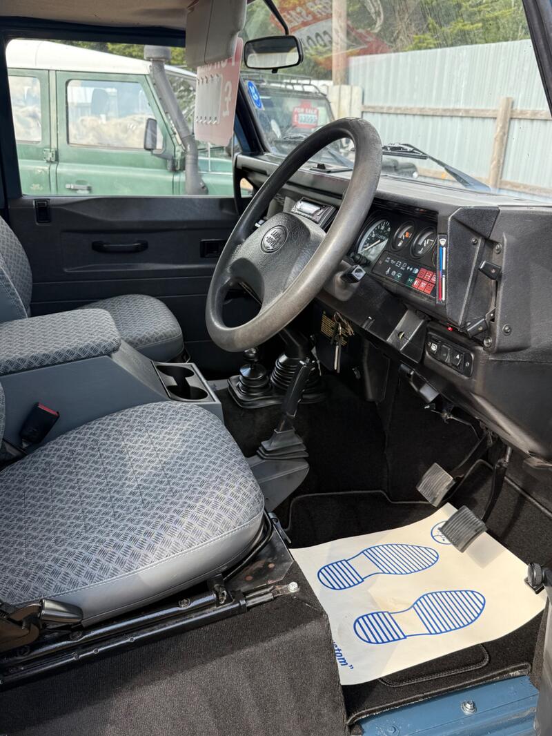 LAND ROVER DEFENDER 90