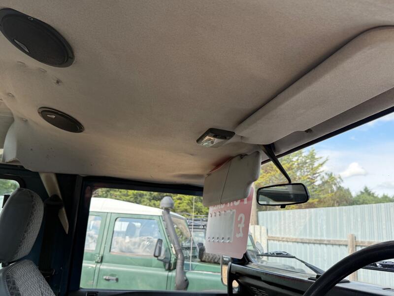 LAND ROVER DEFENDER 90