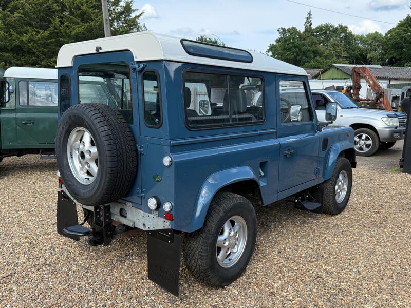 LAND ROVER DEFENDER 90