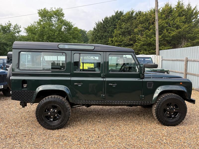 LAND ROVER DEFENDER 110