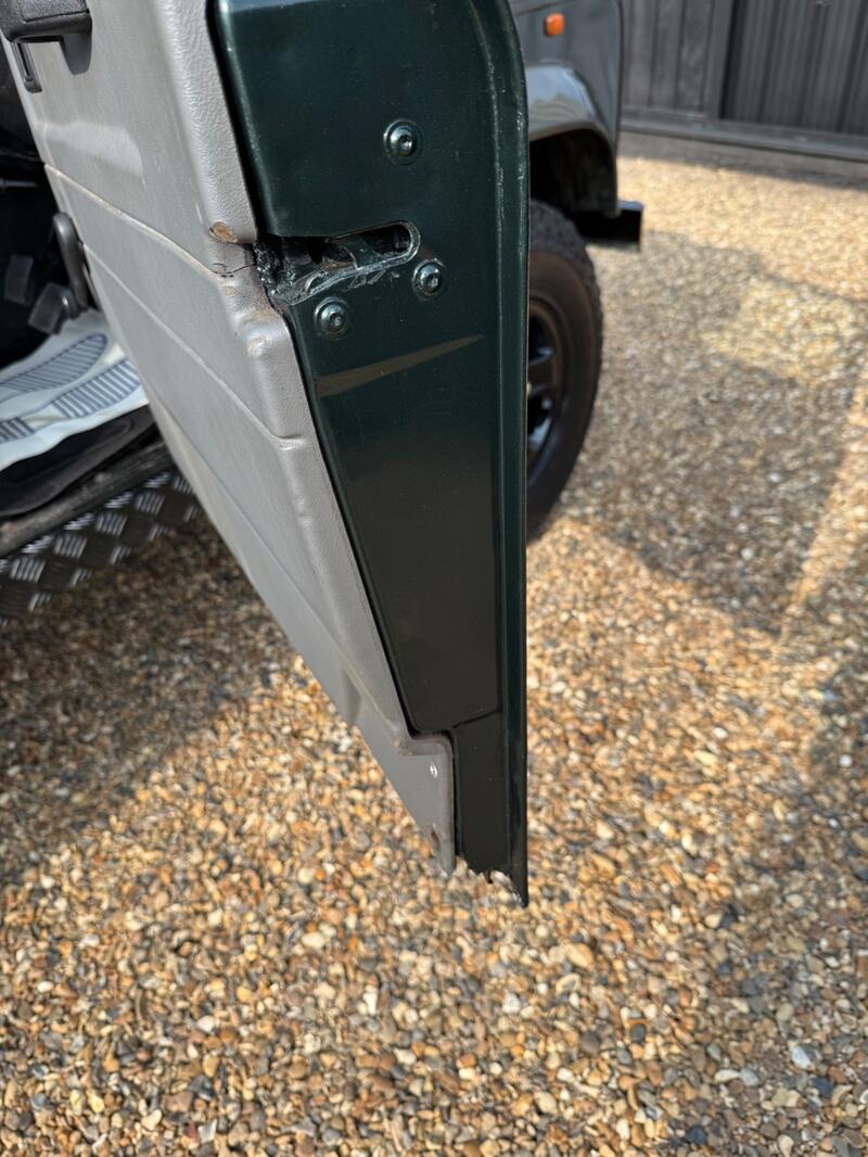 LAND ROVER DEFENDER 110