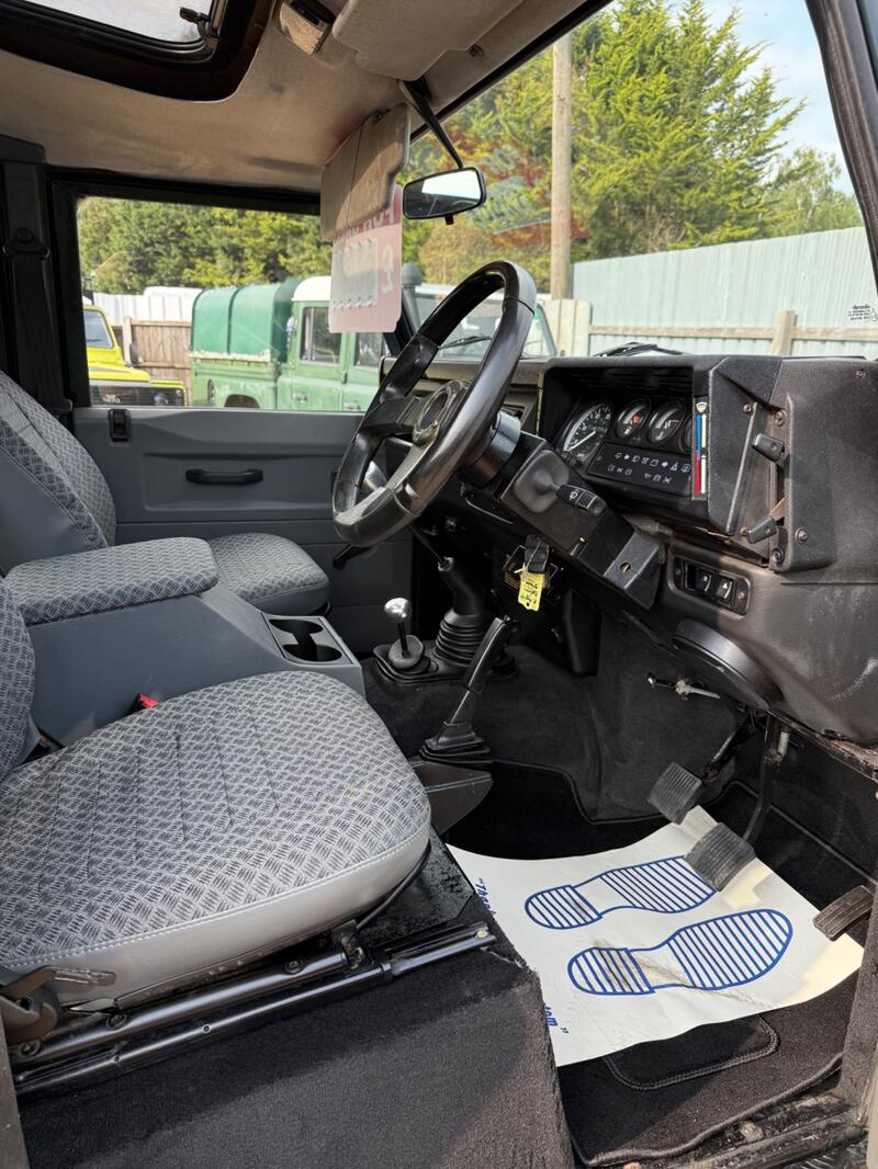 LAND ROVER DEFENDER 110