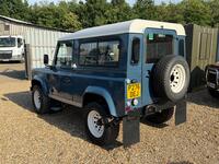 LAND ROVER DEFENDER 90