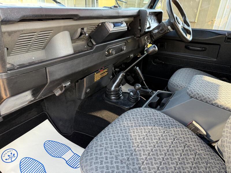 LAND ROVER DEFENDER 90