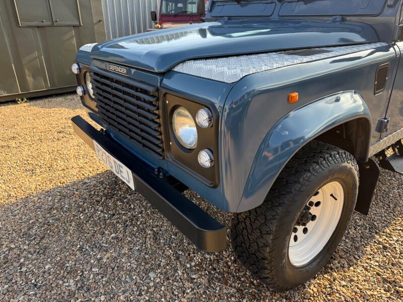 LAND ROVER DEFENDER 90