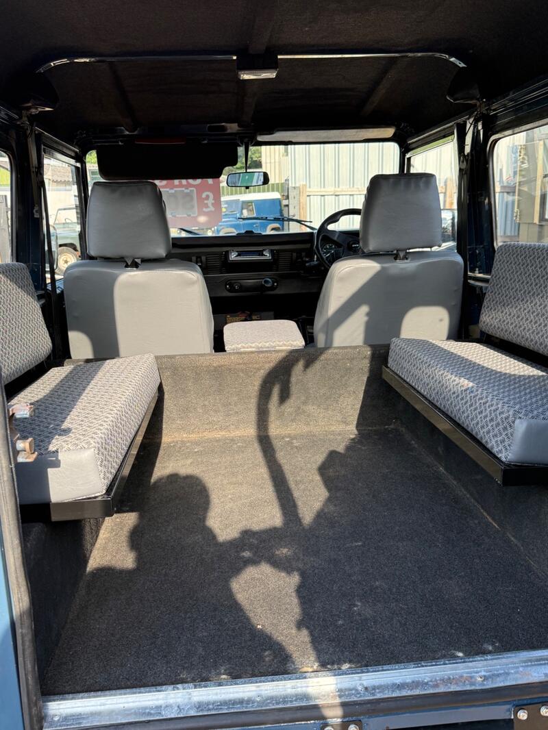 LAND ROVER DEFENDER 90