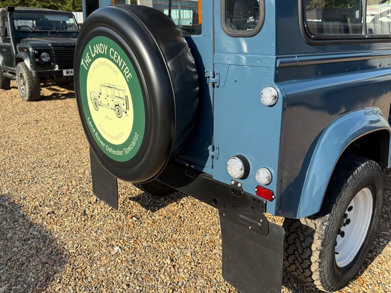 LAND ROVER DEFENDER 90