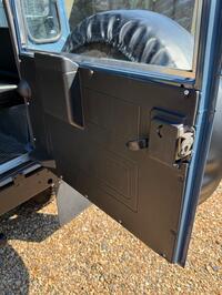 LAND ROVER DEFENDER 90