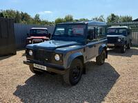 LAND ROVER DEFENDER 90