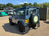 LAND ROVER DEFENDER 90