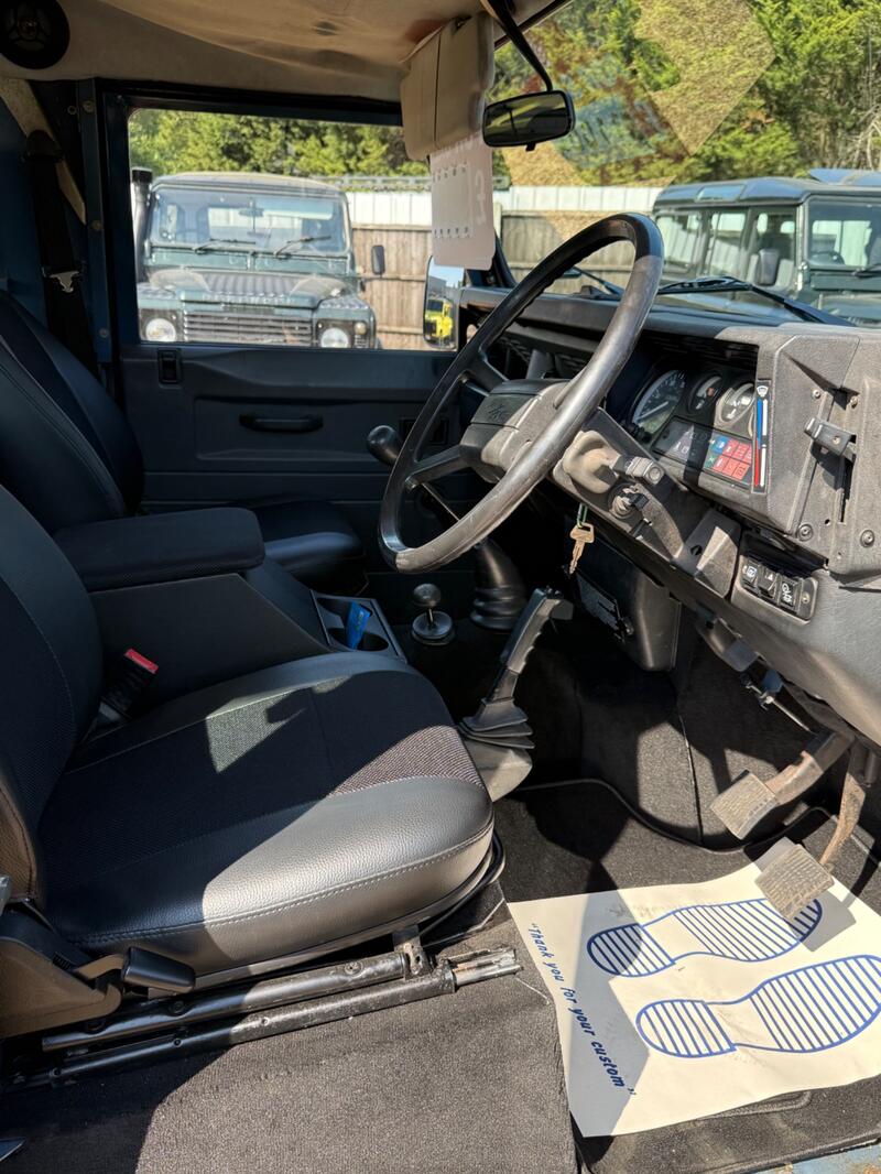 LAND ROVER DEFENDER 90