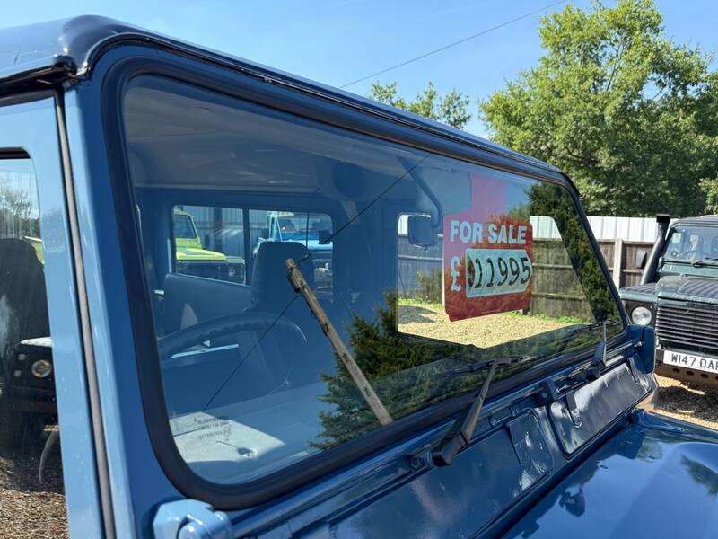 LAND ROVER DEFENDER 90