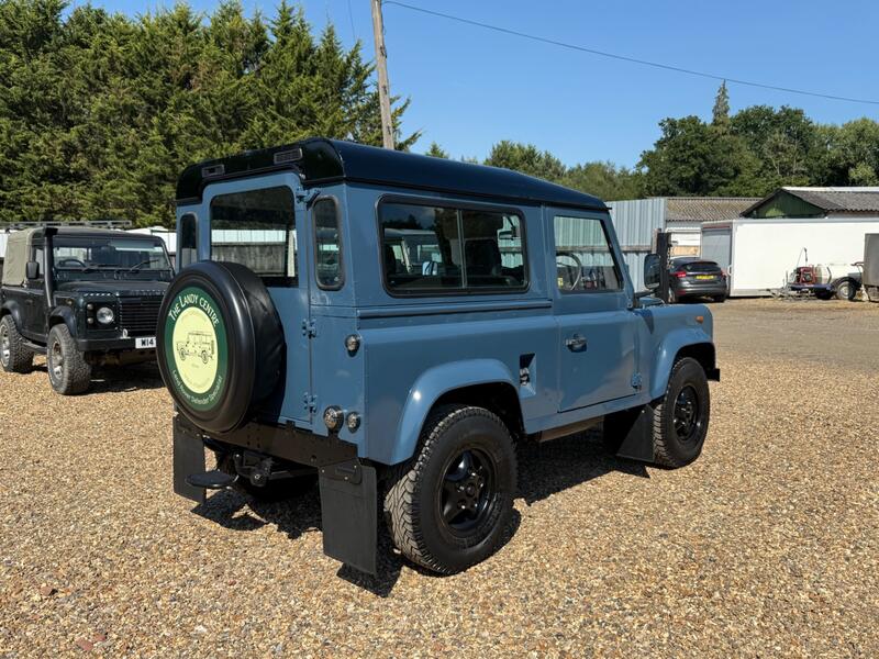 LAND ROVER DEFENDER 90
